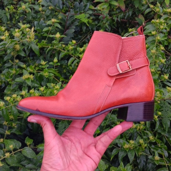 TALBOTS LADIES GENUINE LEATHER  BUCKLED BOOTIES - Picture 4 of 17